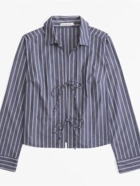 Abercrombie & Fitch Women's Navy and Blue Shirt
